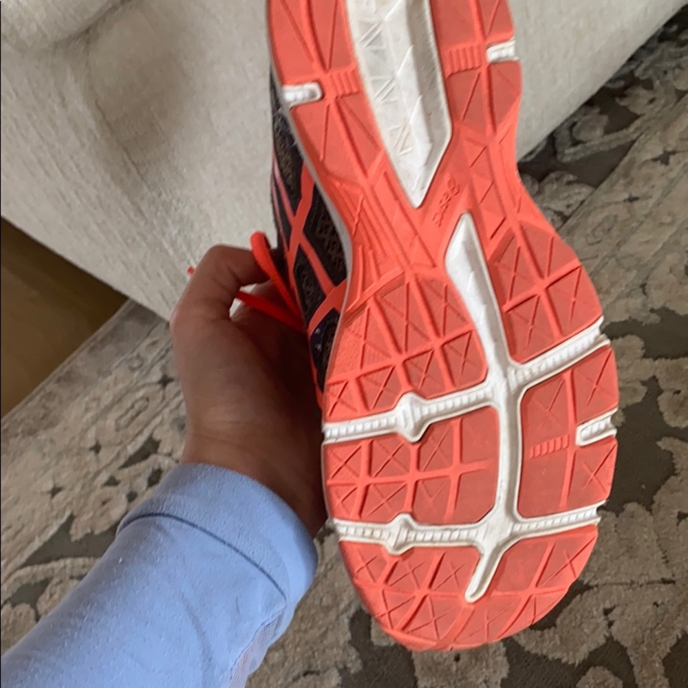ASICS - Picture 3 of 4